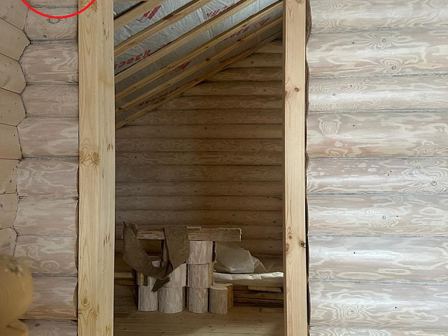 Обсада на втором этаже дома из бревна ручной рубки 380–400 мм: рубленые фронтоны, скользящие стропила и опасные узлы - эксперт Алексей Павельев, ШУВОЕ